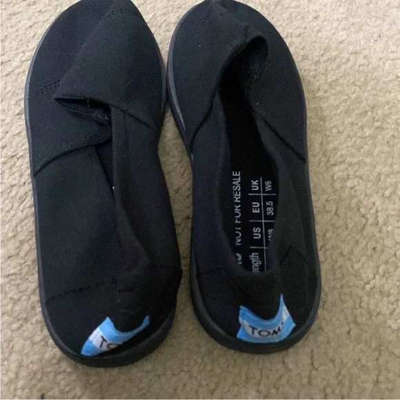 TOMS Black Slip-On Shoes - Picture 2 of 4